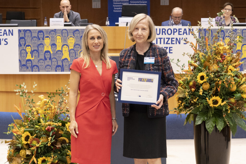  La vicepresidenta del Parlamento Europeo, Dita Sharanzová (izquierda) junto a Silvia Moroder, presidenta de ANAR.    
