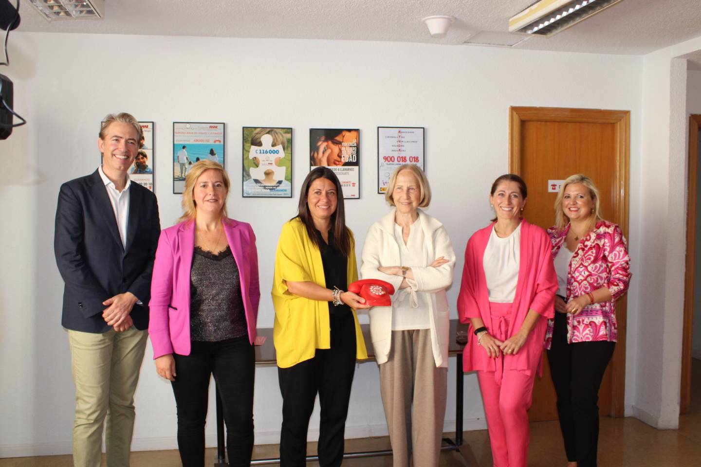 La consejería de Bienestar Social de Castilla-La Mancha visita la sede de ANAR