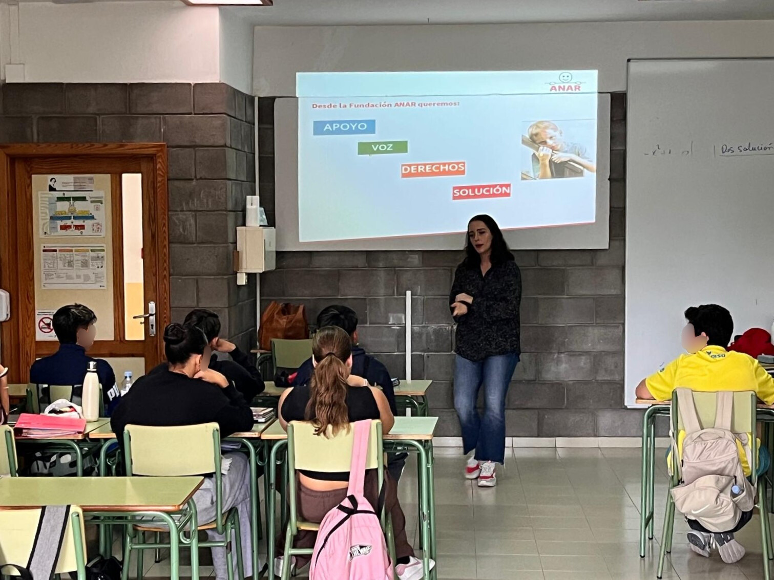 Fundación ANAR imparte talleres de prevención de la violencia hacia la infancia y la adolescencia en Canarias