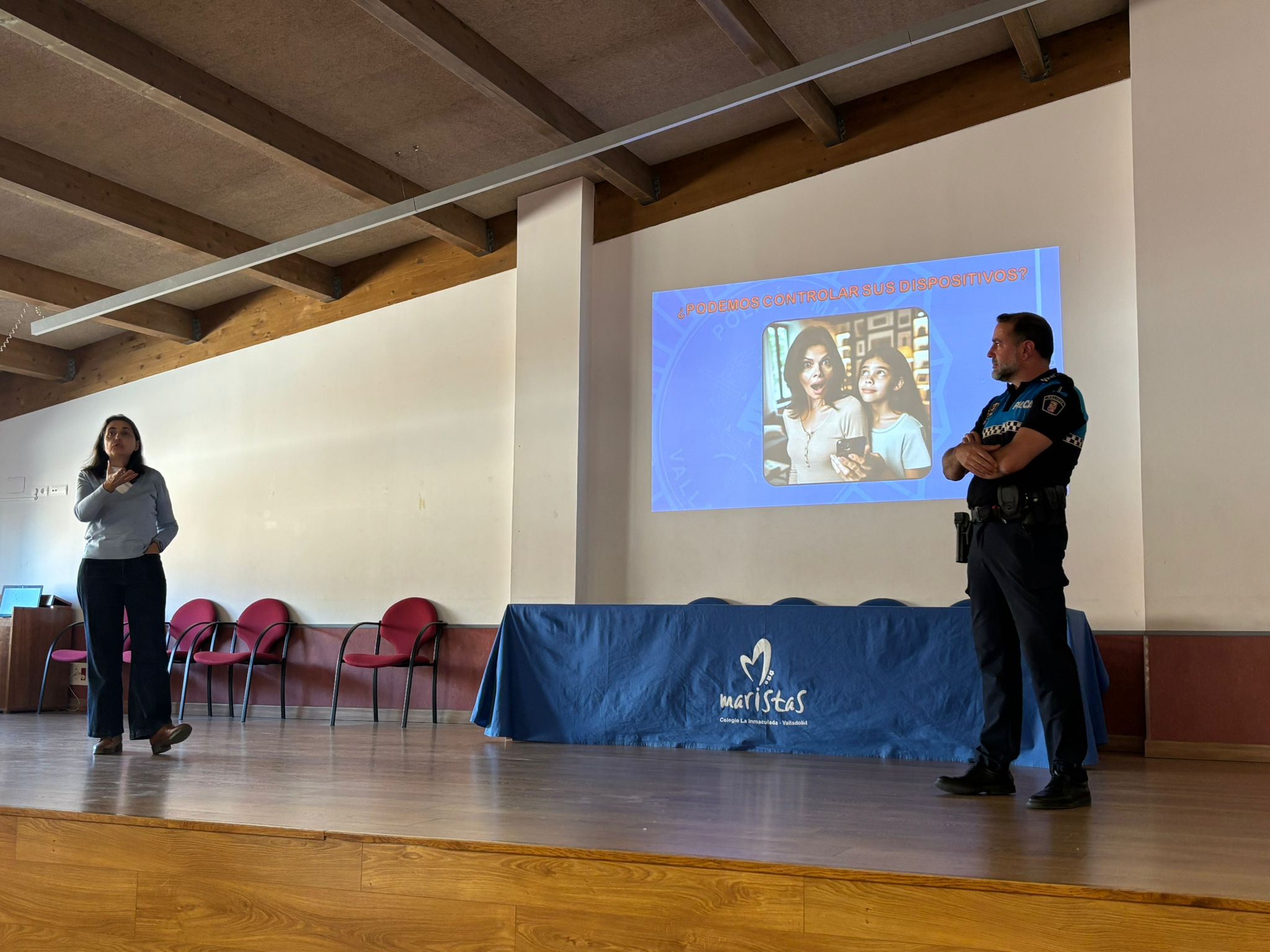 Fundación ANAR imparte talleres de acoso escolar y seguridad digital junto a Policía Local en Valladolid