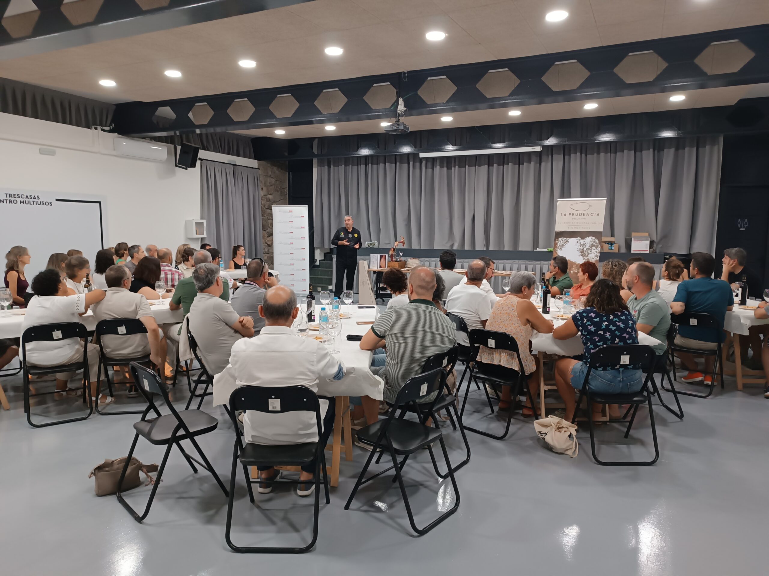 Trescasas organiza una cata de jamón solidaria a beneficio de Fundación ANAR